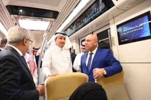 fb_img_17447976880123215560574264104916-300x200 نائب رئيس مجلس الوزراء للتنمية الصناعية وزير الصناعة والنقل ووزير النقل والخدمات اللوجستية السعودي في زيارة هامة لمترو الرياض