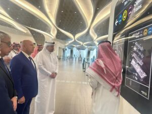 fb_img_1744797695995135880632205230271-300x225 نائب رئيس مجلس الوزراء للتنمية الصناعية وزير الصناعة والنقل ووزير النقل والخدمات اللوجستية السعودي في زيارة هامة لمترو الرياض