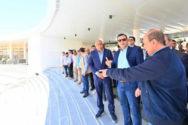 fb_img_17448153734332148625148009502780 وزير الإسكان يقوم بجولة موسعة بمشروع "حدائق تلال الفسطاط" بمحافظة القاهرة سيرًا على الأقدام