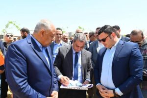 fb_img_17448153770422281931809350704729-300x200 وزير الإسكان يقوم بجولة موسعة بمشروع "حدائق تلال الفسطاط" بمحافظة القاهرة سيرًا على الأقدام
