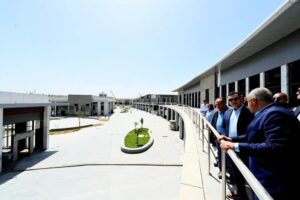 fb_img_17448153824196996617106493680044-300x200 وزير الإسكان يقوم بجولة موسعة بمشروع "حدائق تلال الفسطاط" بمحافظة القاهرة سيرًا على الأقدام