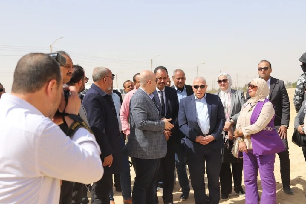 fb_img_1744890683817827635508722606997-1024x683 رئيس هيئة تنمية الصعيد ومحافظ بني سويف يتفقدان مشروع مُجمّع الصناعات الغذائية في مركز سمسطا ببني سويف