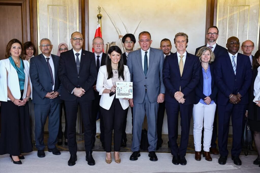 fb_img_17448907545265087339630454114893-1024x683 وزارة التخطيط والتنمية الاقتصادية والتعاون الدولي تصدر التقرير السنوي لعام 2024 بعنوان «استقرار الاقتصاد الكلي والإصلاحات الهيكلية والدبلوماسية الاقتصادية لدفع التنمية الاقتصادية المستدامة»