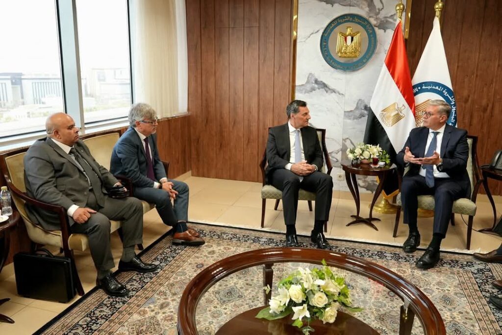 fb_img_17449019045012722262910386993001-1024x684 وزير البترول والثروة المعدنية يستقبل السيد ماثيوس ريجاس رئيس شركة أنرجين اليونانية لبحث أوجه التعاون المشترك