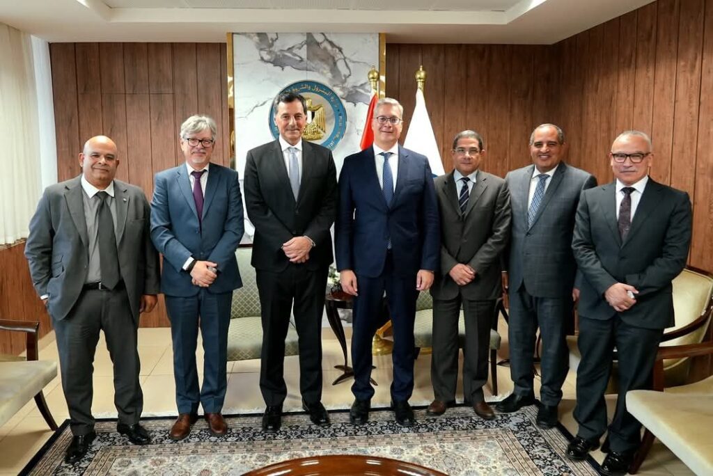 fb_img_17449019093468328224300627973108-1024x684 وزير البترول والثروة المعدنية يستقبل السيد ماثيوس ريجاس رئيس شركة أنرجين اليونانية لبحث أوجه التعاون المشترك