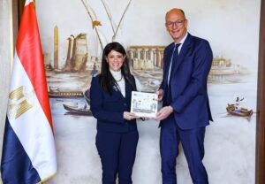 fb_img_17450634673815331753927477718977-300x208 وزيرة التخطيط والتنمية الاقتصادية والتعاون الدولي تبحث مع نائب رئيس البنك الأوروبي لإعادة الإعمار والتنمية تداعيات التطورات الاقتصادية العالمية ومستقبل العلاقات بين الجانبين