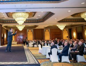 fb_img_17450635382576495139808140608663-300x230 وزير قطاع الأعمال العام يعقد لقاءً موسعًا مع رؤساء الشركات التابعة حول استراتيجية العمل نحو تحقيق الاستدامة