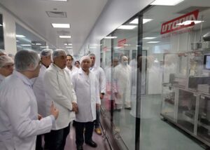 fb_img_17450637648611356721121949869317-300x214 رئيس الوزراء يتفقد مصنع شركة يوتوبيا للصناعات الدوائية... ويؤكد: قطاع صناعة الدواء من القطاعات ذات الأولوية للدولة المصرية