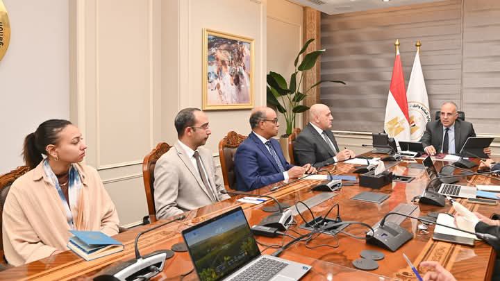 fb_img_17451368935837923889030637093929 وزير الموارد المائية والري يبحث مقترح إعداد عدد من الأفلام الوثائقية لتوثيق تاريخ الري في مصر