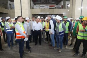 fb_img_17452351737943067081560247326339-300x200 وزير الصناعة والنقل في جولة تفقدية هامة بمشروع الخط الأول من شبكة القطار الكهربائي السريع لمتابعة التشطيبات النهائية للمحطات