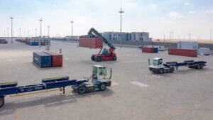 fb_img_17454931293527380225680925665541-300x169 النقل تدعو المستثمرين ورجال الأعمال وكافة المصدرين والمنتجين للاستثمار في مجال الموانئ الجافة والمناطق اللوجيستية وتطرح عدد 23 ميناء جاف ومنطقة لوجستية للاستثمار