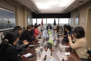 fb_img_17454932003144754498928099612451-300x200 وزير السياحة والآثار يلتقي مع نائب عمدة بلدية شنغهاي بجمهورية الصين الشعبية لبحث تعزيز سبل التعاون المشترك