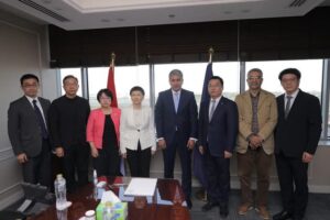 fb_img_17454932020133056612451796699631-300x200 وزير السياحة والآثار يلتقي مع نائب عمدة بلدية شنغهاي بجمهورية الصين الشعبية لبحث تعزيز سبل التعاون المشترك