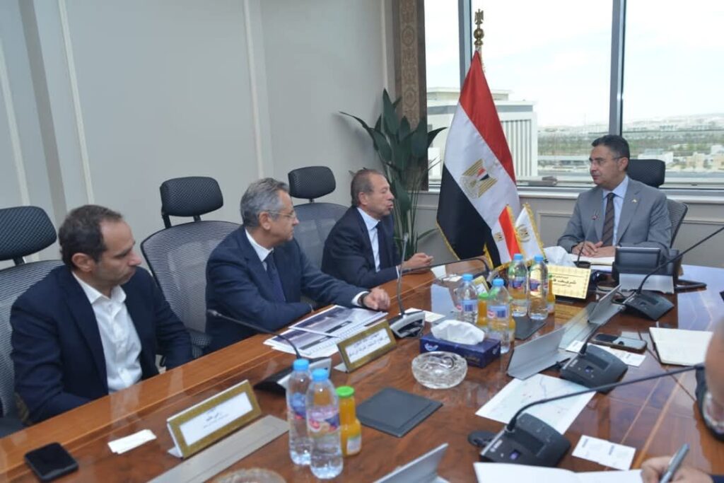 fb_img_17457499406298915871882121923326-1024x683 وزير التموين يتابع مع شركة أوراسكوم للإنشاءات الموقف التنفيذي لإنشاء المخزن الاستراتيجي بالفيوم