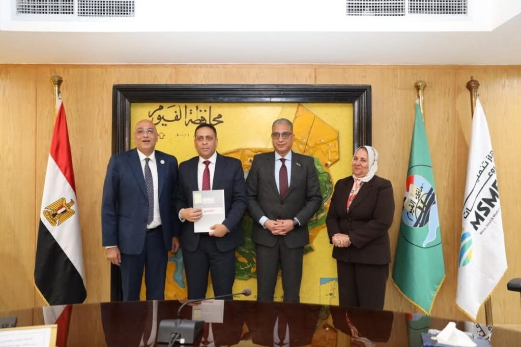 fb_img_17457572922383654047952102788119-1024x683 الرئيس التنفيذي لجهاز تنمية المشروعات ومحافظ الفيوم يبحثان سبل التعاون لدعم المشروعات الصغيرة بالمحافظة