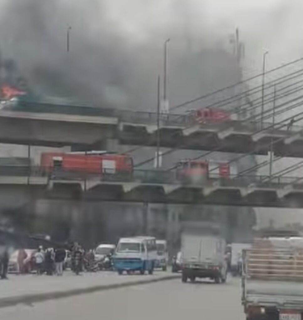 img_7265-1-967x1024 النيابة تطلب تحريات المباحث حول حريق سيارة أعلى كوبرى أكتوبر وتستمع لمالكها