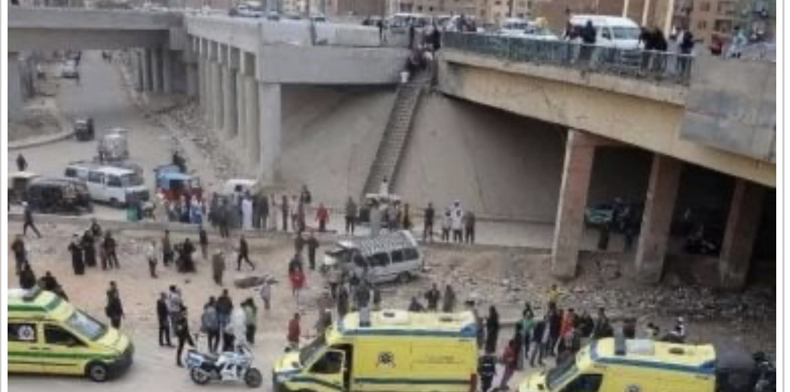 شهود عيان يكشفون سبب سقوط ميكروباص من أعلى الطريق الدائرى فى الجيزة