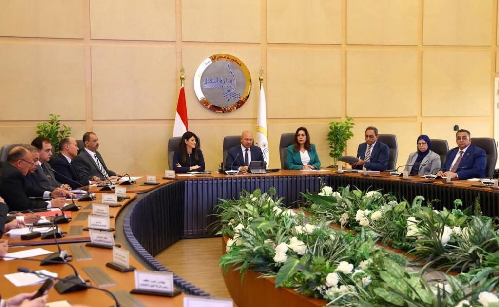 fb_img_17460928963304612566690139289581-1024x631 وزير الصناعة والنقل يتابع مع عدد من الوزراء والمحافظين الموقف التنفيذي لمشروعات التنمية الصناعية ببرنامج التنمية المحلية بصعيد مصر بحضور الشركات المنفذة للمرافق