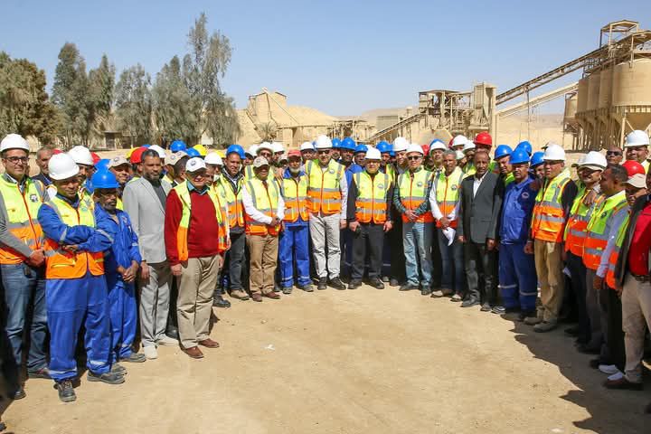 fb_img_17460941570086178167060086675867 وزير قطاع الأعمال العام يهنئ العاملين بالمصانع والشركات التابعة للوزارة بمناسبة عيد العمال