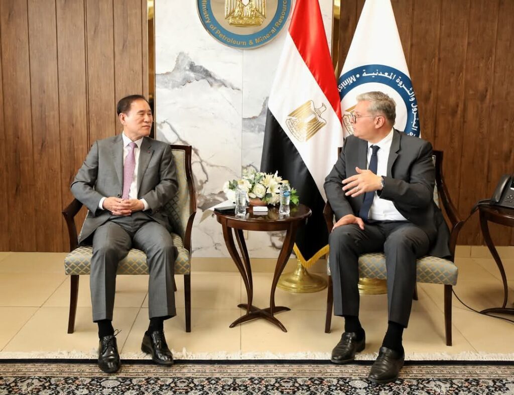 fb_img_17461779978757889570966267268856-1024x787 وزير البترول والثروة المعدنية يستقبل رئيس مؤسسة البترول الوطنية الكورية والوفد المرافق له لبحث الفرص الاستثمارية المتاحة بقطاع البترول المصرى