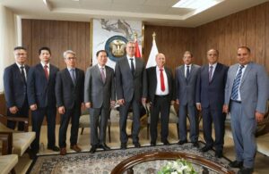 fb_img_17461780066761785524505466281559-300x195 وزير البترول والثروة المعدنية يستقبل رئيس مؤسسة البترول الوطنية الكورية والوفد المرافق له لبحث الفرص الاستثمارية المتاحة بقطاع البترول المصرى