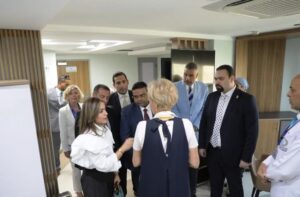 fb_img_17462786884247578450380722215706-300x197 هيئة الرعاية الصحية تستقبل سفيرة الاتحاد الأوروبي ورئيس المجلس القومي للمرأة ومحافظ أسوان في زيارة  للمستشفيات التابعة للهيئة بالمحافظة