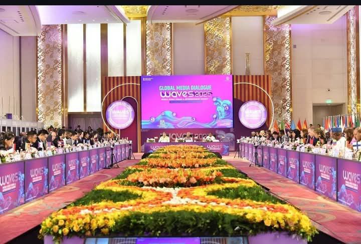 fb_img_17462787658623228264155596567428 وزير الثقافة يشارك في صياغة "إعلان الحوار الإعلامي العالمي" ضمن قمة WAVES 2025 في مومباي