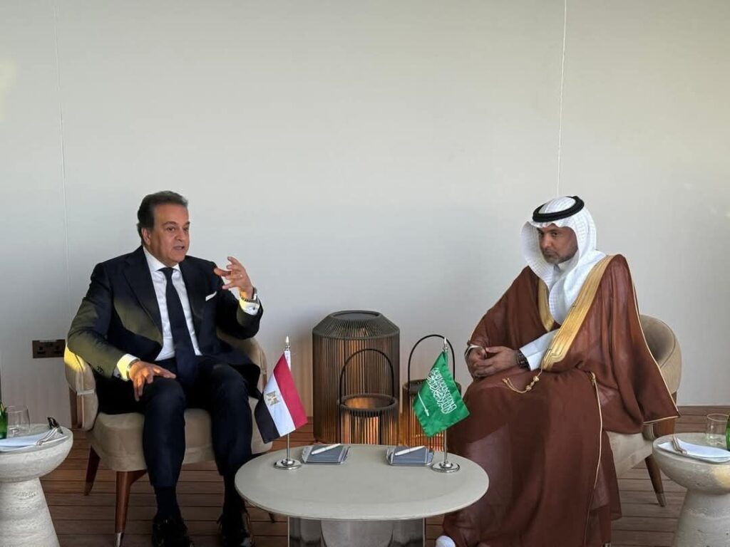 fb_img_17463457983557159759236175011431-1024x768 وزير الصحة يبحث مع نظيره السعودي مستجدات التعاون الممتدة بين البلدين في القطاع الصحي