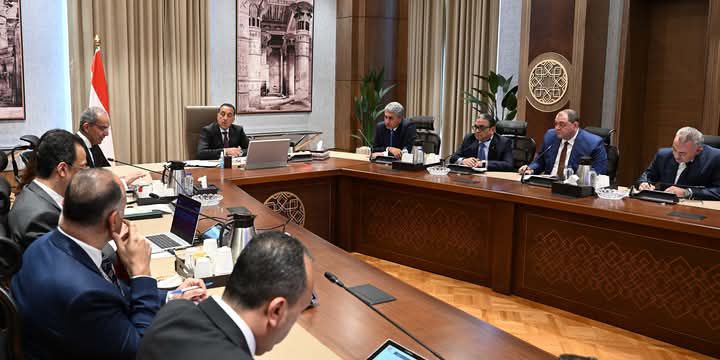 fb_img_17463663215968167209915219809531 رئيس الوزراء يستعرض مشروع تطوير المنظومة الالكترونية لإنهاء إجراءات وصول السائحين إلى المطارات المصرية