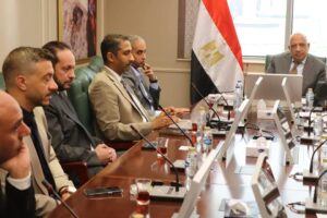 fb_img_17464312363289071438904692541071-300x200 وزير الكهرباء يجتمع بمسئولي شركة "ساى شيلد" لمتابعة مجريات تشغيل منظومة الشحن الموحد وقاعدة البيانات المؤمنة للعدادات في شركات توزيع الكهرباء