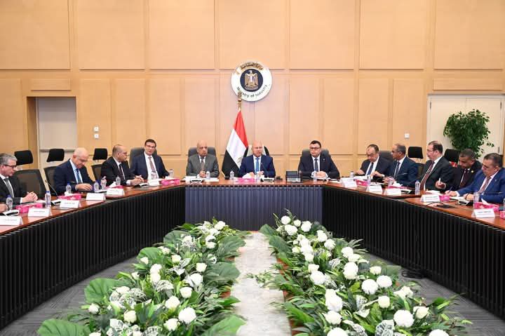 fb_img_17465392358738180934588006122665 وزير الصناعة والنقل يترأس الاجتماع الثاني والعشرين للمجموعة الوزارية للتنمية الصناعية