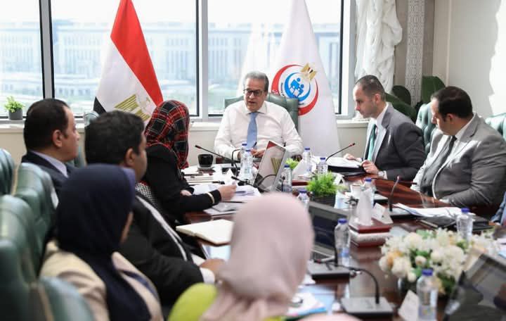 fb_img_174661187447968176349083272570 نائب رئيس مجلس الوزراء وزير الصحة والسكان يناقش مشروع موازنة قطاع الصحة للعام المالي 2026/2025