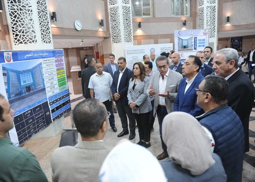 fb_img_17466924460713368649911634689883-1024x732 خلال جولة رئيس الوزراء اليوم بالمحافظة:<br>نائب رئيس الوزراء للتنمية البشرية وزير الصحة والسكان يستعرض مشروعات الوزارة والخريطة الصحية بالغربية