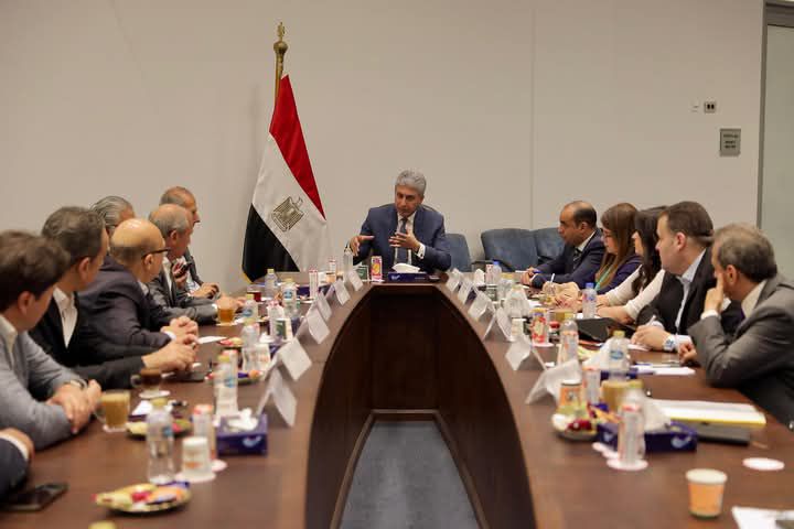 fb_img_17468071241328600115822707152446 وزير السياحة والآثار يتابع تطوير منظومة التشغيل التجريبي للخدمات السياحية بمنطقة أهرامات الجيزة