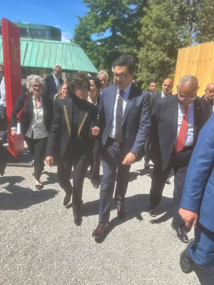 fb_img_17468072727083058765763303063872 وزير الثقافة يصطحب نظيرته الفرنسية في جولة بالجناح المصري في بينالي فينيسيا للعمارة
