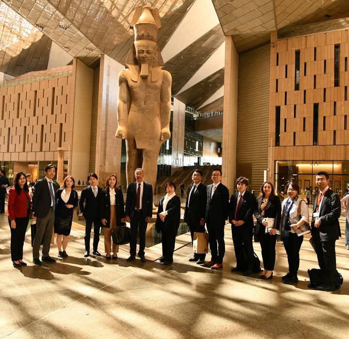 fb_img_17468642436934886395218418494306 المتحف المصري الكبير يستقبل فخامة رئيس جمهورية جزر القمر ووزيرة التعليم والثقافة اليابانية