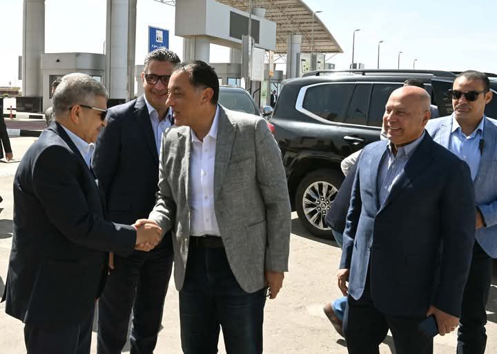 fb_img_17468643459967204030578401998062 رئيس الوزراء يبدأ زيارة لتفقد وافتتاح عددٍ من مشروعات "المنطقة الاقتصادية لقناة السويس" شرق وغرب بورسعيد
