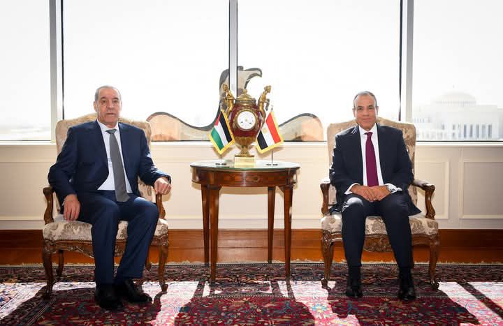 fb_img_17468645726275718667181783854741 وزير‎ الخارجية والهجرة يستقبل نائب رئيس اللجنة التنفيذية لمنظمة التحرير الفلسطينية ونائب رئيس دولة فلسطين