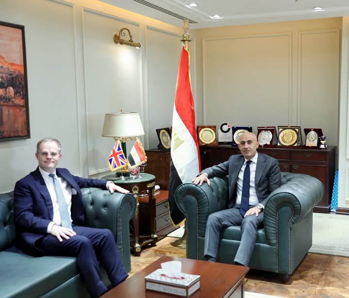 fb_img_17469719165655098636628893542799 وزير التربية والتعليم يستقبل السفير البريطاني ومدير المجلس الثقافي البريطاني بالقاهرة لبحث تعزيز آفاق التعاون في المشروعات التعليمية المشتركة