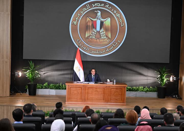 fb_img_17469890919387641904043789141146 برعاية فخامة السيد الرئيس عبد الفتاح السيسي:رئيس الوزراء يستقبل 150 شابًا وفتاة من القيادات الشبابية من 80 دولة ضمن فعاليات النسخة الخامسة من "منحة ناصر للقيادة الدولية"