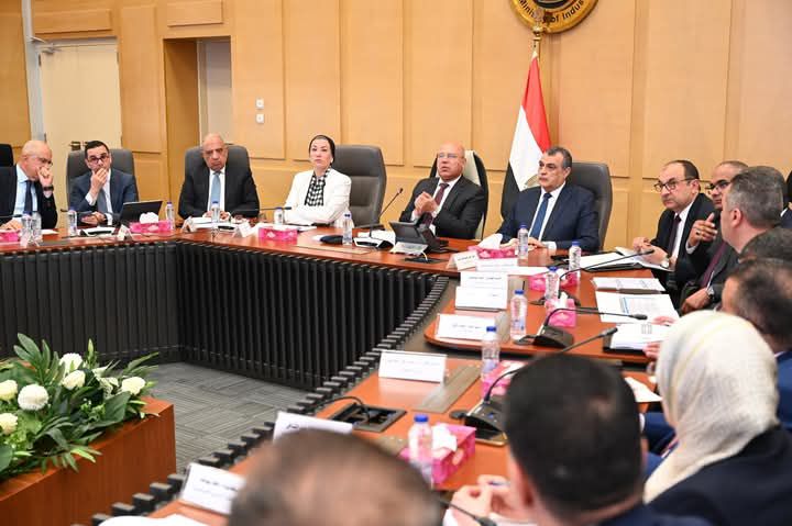 fb_img_17470377824062861078157785083374 نائب رئيس مجلس الوزراء للتنمية الصناعية وزير الصناعة والنقل يترأس الاجتماع الثالث والعشرين للمجموعة الوزارية للتنمية الصناعية