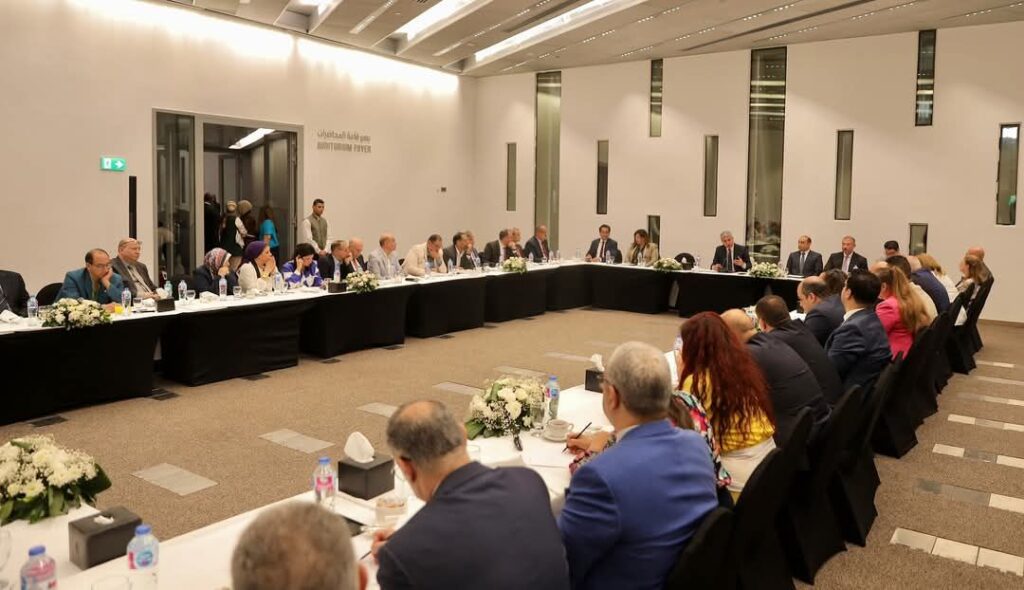 fb_img_17471282652957581930425958388817-1024x590 وزير السياحة والآثار يلتقي مع رؤساء مجالس إدارات وتحرير الصحف القومية والخاصة