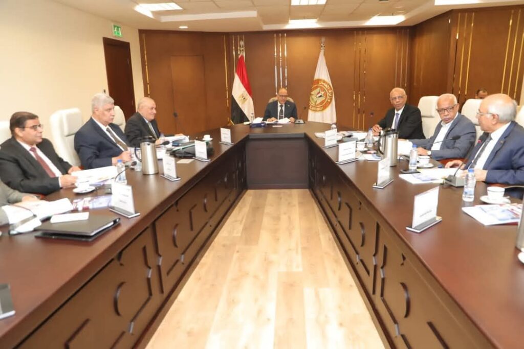 fb_img_17471286845776022597103227244511-1024x683 وزير العمل يترأس اجتماع مجلس إدارة صندوق إعانات الطوارئ للعمال ..ويؤكد: