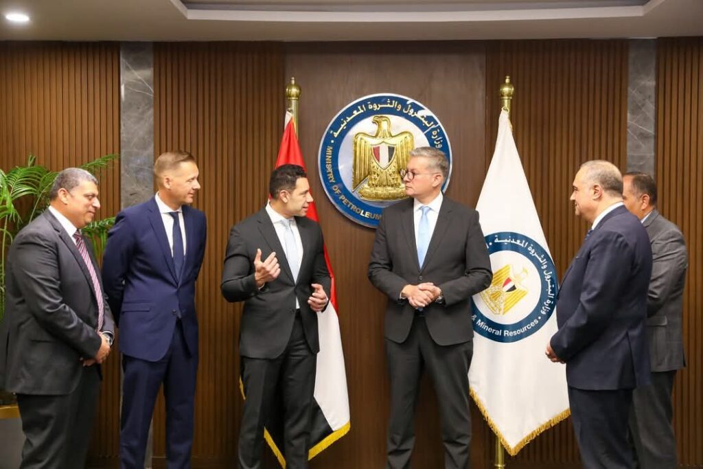 fb_img_17472206948278963586384111897447-1024x683 وزير البترول يشهد توقيع اتفاقية بين الشركة القابضة للغازات الطبيعية "إيجاس" وشركة هاربور إنرجي للتوسع فى عمليات الغاز الطبيعي في منطقة دسوق