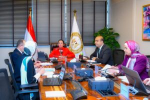 fb_img_17472949974877075107101858397003-300x200 وزيرة البيئة تبحث مع رئيس شركة المقاولون العرب التعاون فى مجال إعادة تدوير مخلفات الهدم والبناء والأخشاب ومخلفات الصرف الصناعى