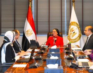 fb_img_17472949996584327874805287184529-300x235 وزيرة البيئة تبحث مع رئيس شركة المقاولون العرب التعاون فى مجال إعادة تدوير مخلفات الهدم والبناء والأخشاب ومخلفات الصرف الصناعى