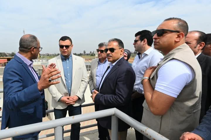 fb_img_17473033345485617999356414276592 وزير الإسكان ومحافظ الشرقية يتفقدان مشروع صرف صحي سنهوا بمنيا القمح ضمن المبادرة الرئاسية "حياة كريمة