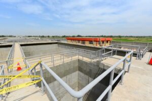 fb_img_17473036038248749050550781868952-300x200 وزير الإسكان ومحافظ الشرقية يتفقدان مشروع صرف صحي سنهوا بمنيا القمح ضمن المبادرة الرئاسية "حياة كريمة