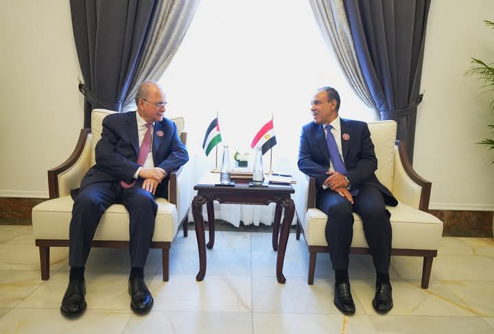 fb_img_17473189991504980019467531864947 وزير الخارجية والهجرة يلتقي رئيس الوزراء وزير خارجية فلسطين