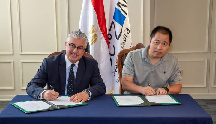 fb_img_1747319090686321917164826054911 رئيس اقتصادية قناة السويس يوقع عقد مشروع شركة كينليد الصينية لإنتاج مواد التغليف بمنطقة القنطرة غرب الصناعية